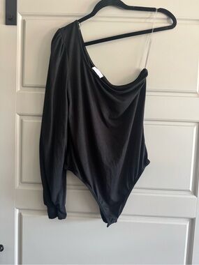 Pink Lily Black One-Shoulder Long-Sleeve Bodysuit